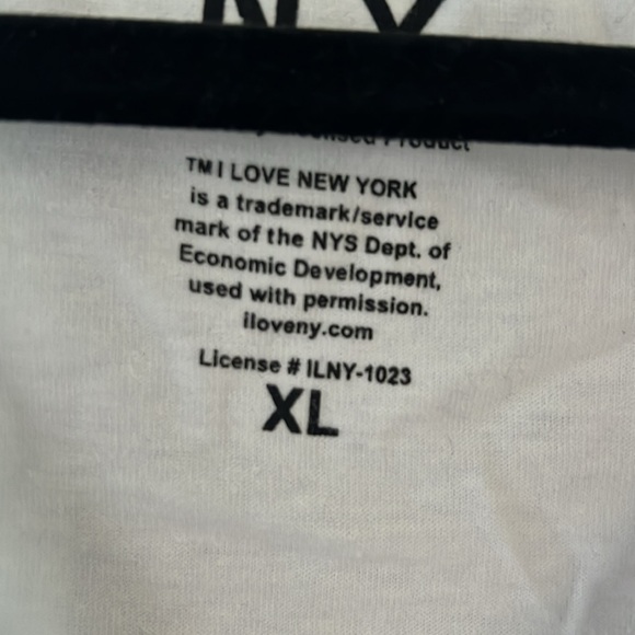 I ♥️ NY Tee V Neck XL - Picture 5 of 7